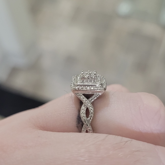 925 stamped silver Ring size 8 - Picture 3 of 4